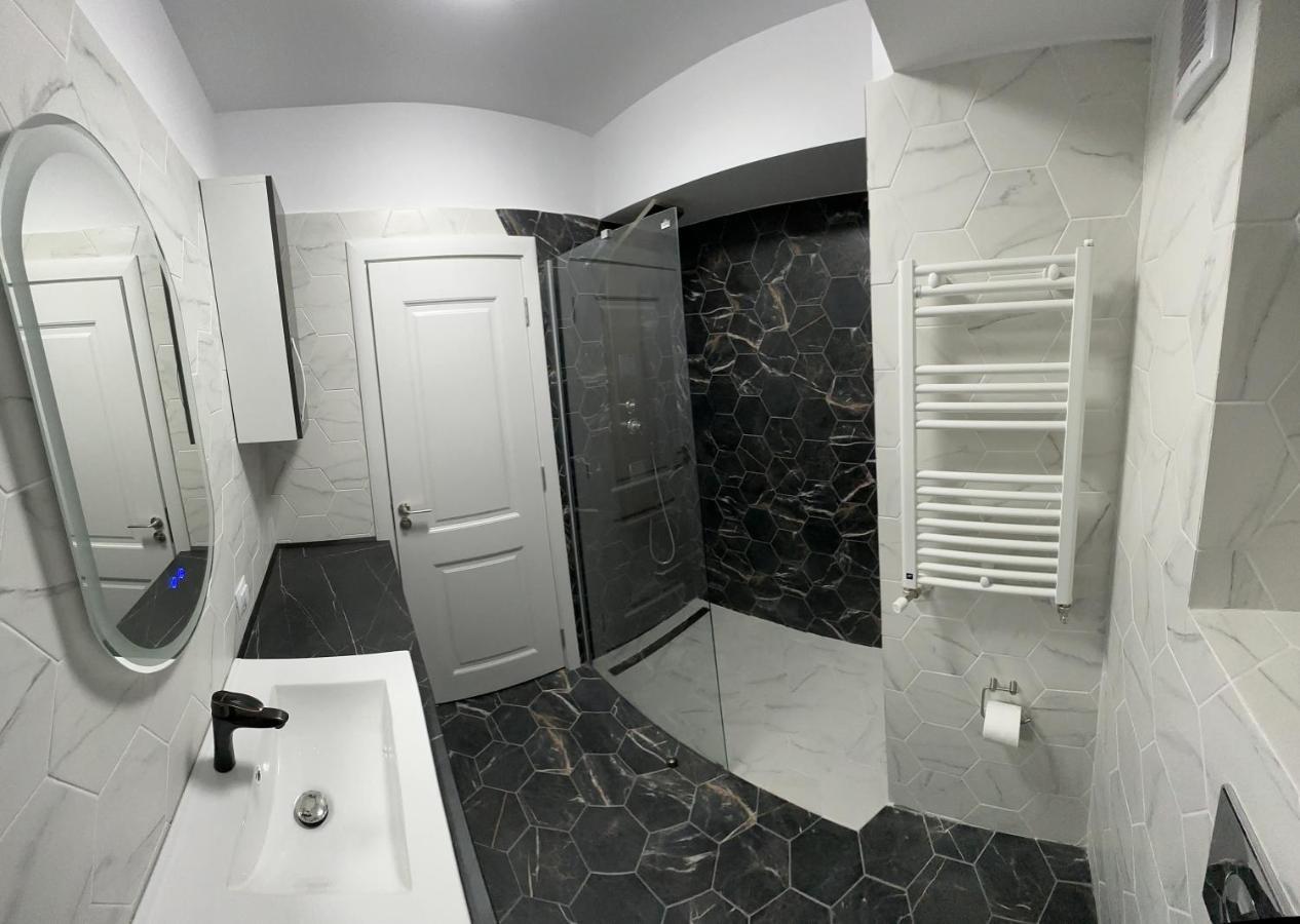 Ferienwohnung Apartament Lux Bacovia 2 Bacău Exterior foto